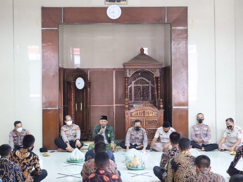 Binrohtal Personel Polres Subang Dengan Menerapkan Protokol Kesehatan