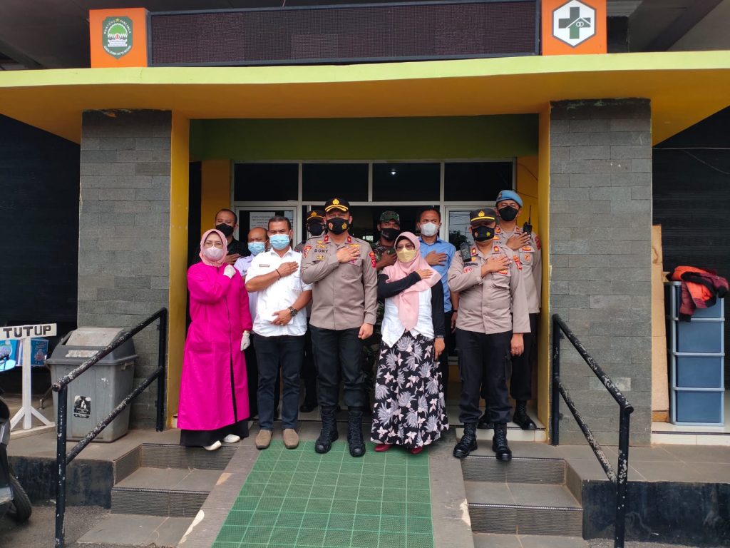 Wakapolres Subang Lakukan Pengecekan Vaksinasi Dalam Rangka Percepatan Vaksinasi Di Wilayah Kab. Subang