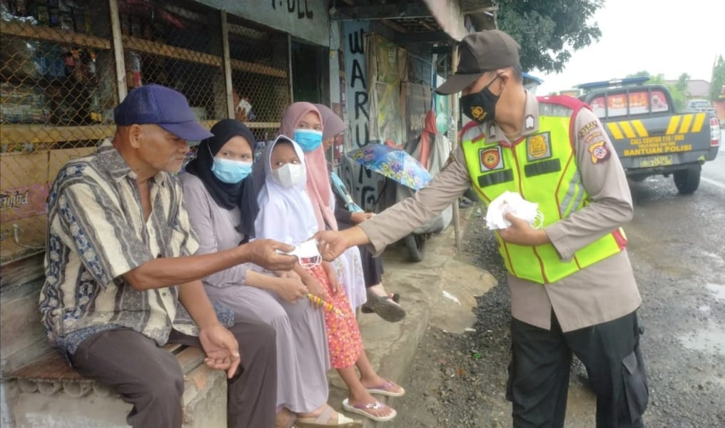 Polsek Kalijati Polres Subang Laksanakan Patroli, Himbauan Dan Pembagian Masker