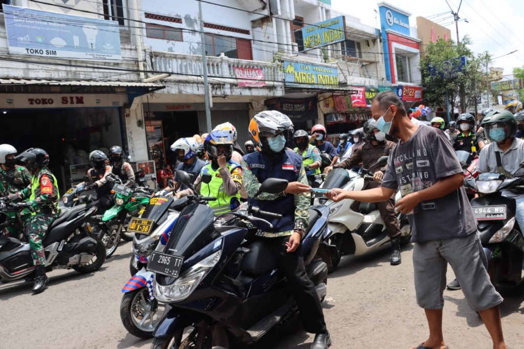 Kapolres Subang bersama unsur Forkopimda laksanakan Patroli dalam rangka Pemberlakuan Pembatasan Kegiatan Masyarakat (PPKM) Level 3 di Wilayah Hukum Polres Subang
