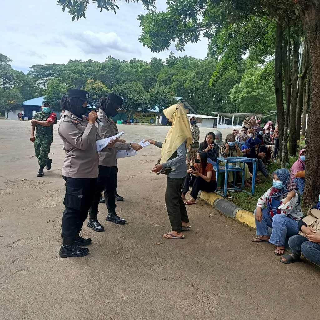 Personel Polres Subang terjun dalam giat Vaksinasi di Kabupaten Subang