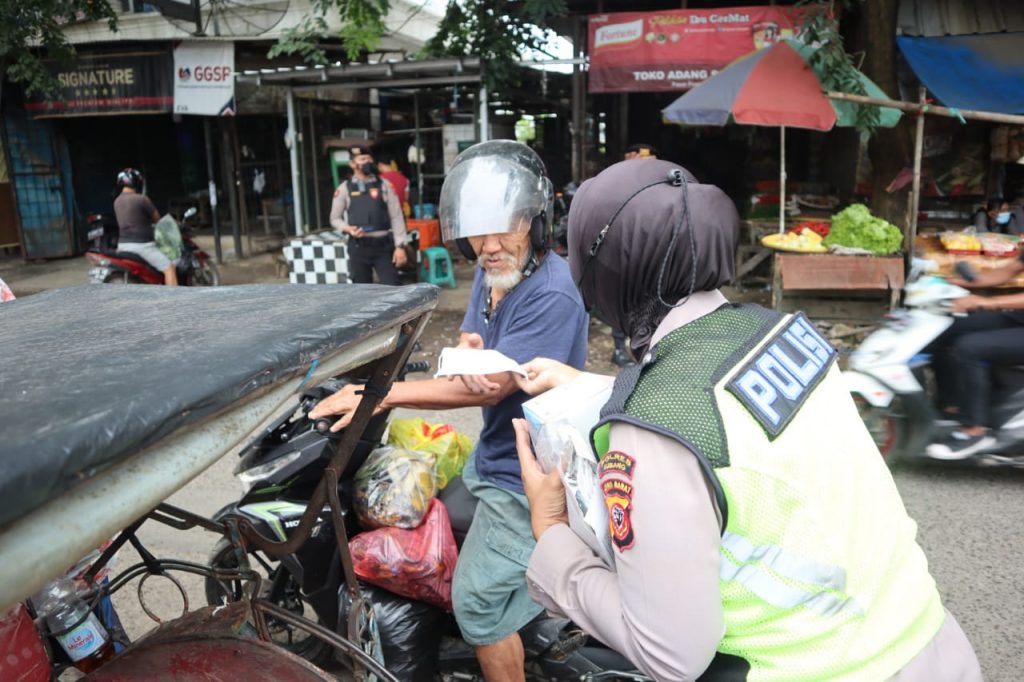 Tegakkan Disiplin Prokes, Polres Subang Galakkan Operasi Masker di Pertokoan dan Pasar Tradisonal