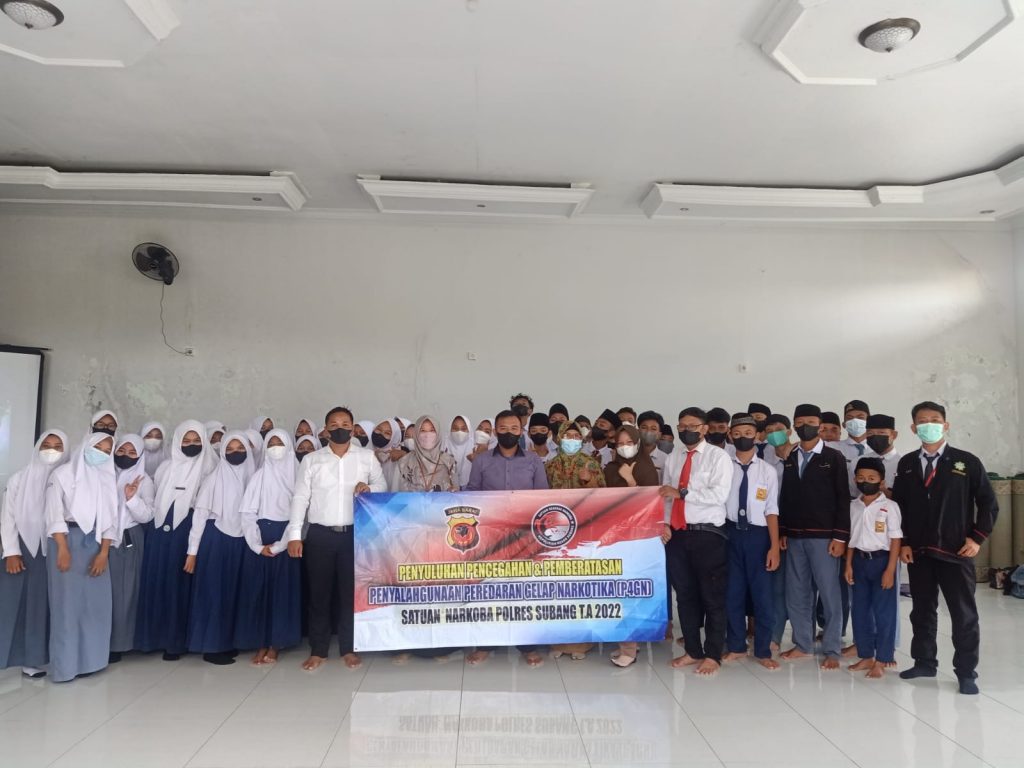 Lindungi Pelajar Dari Bahaya Narkoba, Sat Res Narkoba Polres Subang Kembali Gelar Penyuluhan P4GN di SMP/SMA-IT MH. Yasin