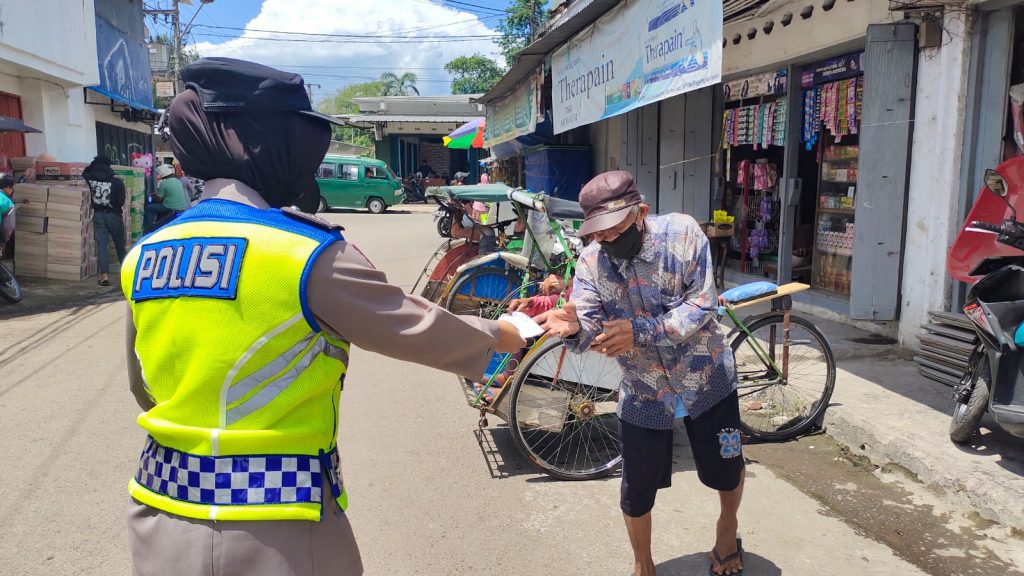 Personel Polres Subang terjun dalam giat Vaksinasi di Kabupaten Subang