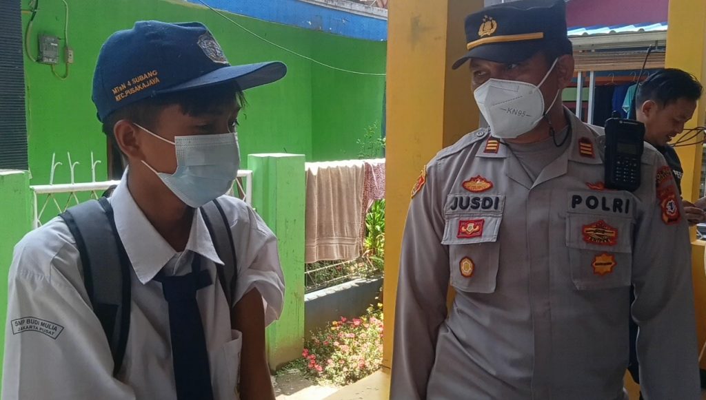 Kapolsek Pusakanagara Polres Subang Tinjau Vaksinasi di Posyandu Kebon Danas