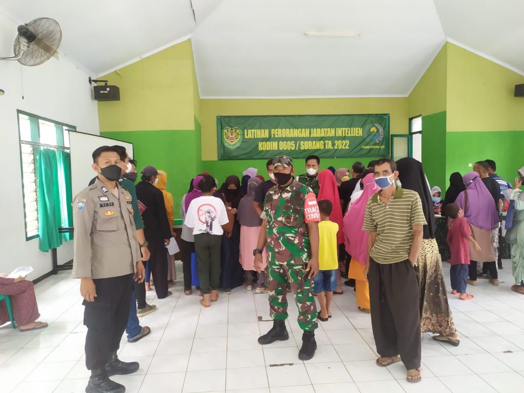 Kapolsek Subang Melakukan Kegiatan Pengamanan Dan Monitoring  BPNT ( Bantuan Pangan Non Tunai ) Tahap 1 Gel. 2 Kepada Masyarakat Kel. Cigadung