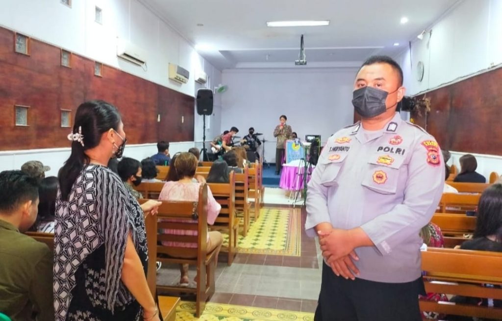 Kapolsek Pagaden Himbauan Kamtibmas dan Pengamanan Kepada Jemaat Gereja Pantekoesta Pagaden