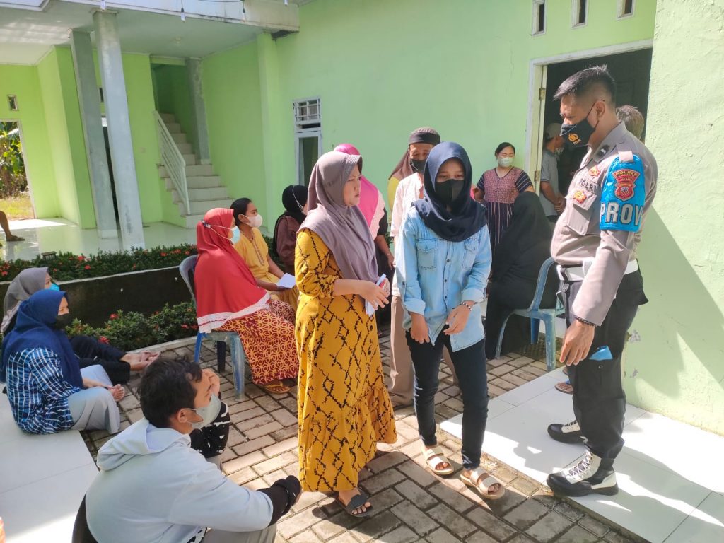 Polsek Pabuaran Himbau Penerapan Prokes dalam rangka PPKM Level 3 di Wilkum Polsek Pabuaran