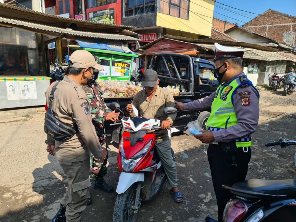 Polsek Ciasem Lakukan KRYD dan Ops Yustisi dalam rangka  PPKM Level 3 di Wilayah Hukum Polsek Ciasem