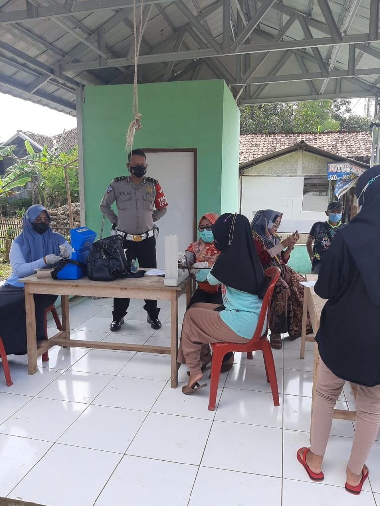 Jajanan Polsek Pagaden Laksanakan Monitoring & Pendampingan Penyuntikan Vaksin 1,2 & 3