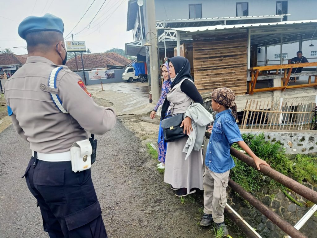 polsek Tanjungsiang melaksanakan kegiatan Patroli PPKM Skala Mikro
