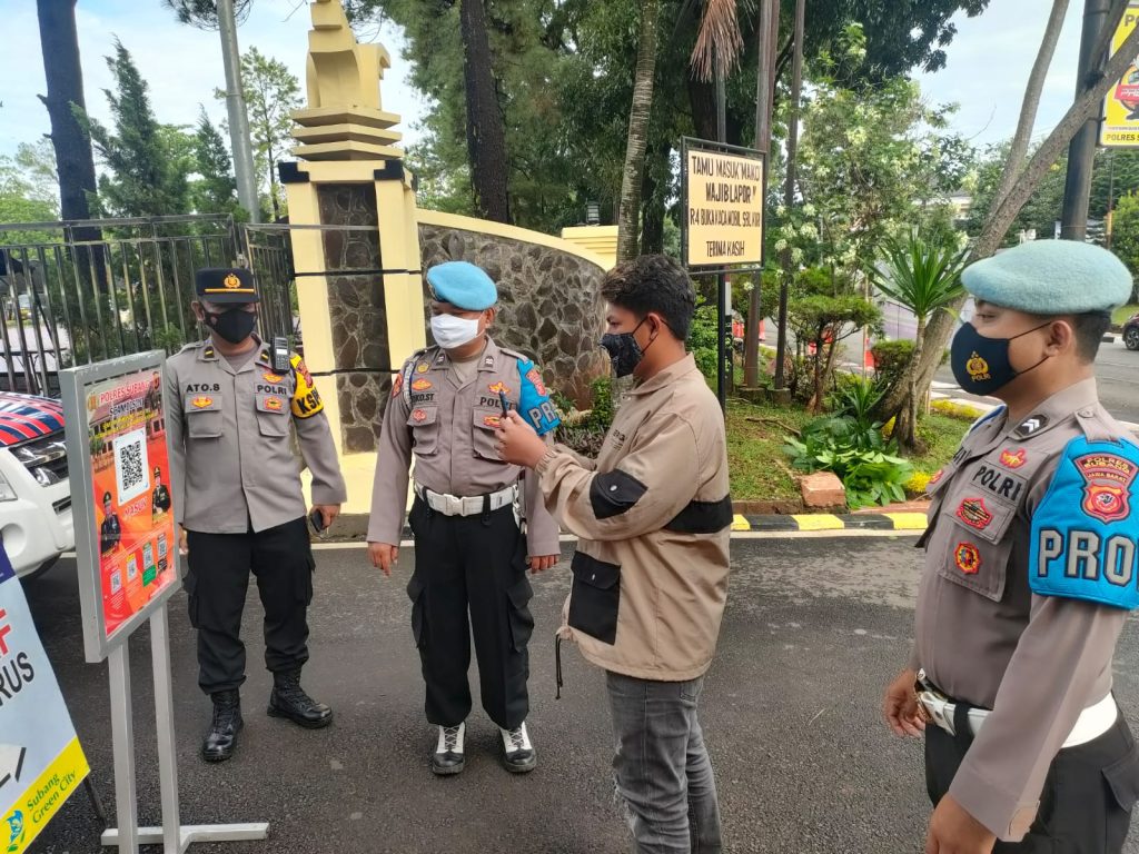 Cegah Penyebaran Covid-19, Polres Subnag Berlakukan Scaning Qr-Barcode Sebelu Masuk Mako POlres Subang