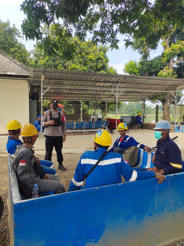 Polsek Compreng Melaksanakan Patrol Himbau PPKM Level 2 Kepada Warga Masyarakat