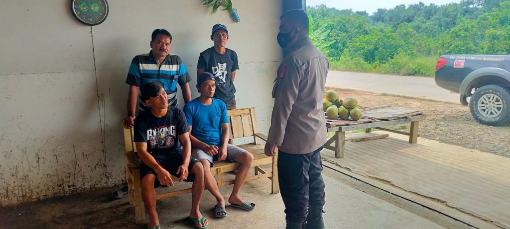 Jajaran Personel Polsek Compreng Polres Subang laksanakan Kegiatan PPKM Level 2