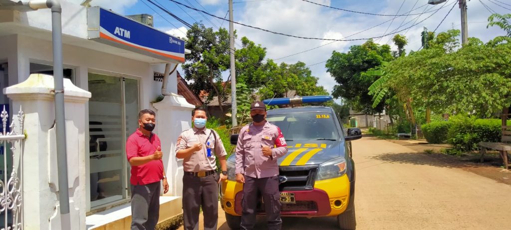 Polsek Cikaum laksanakan Kegiatan Unit Patroli melaksanakan kontrol Obyek Vital Bank BRI Unit Tanjungsari