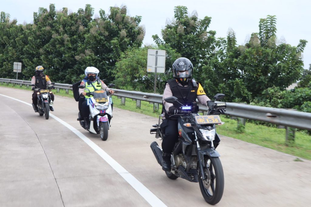 Kapolres Subang Dampingi Dir Pam Obvit Polda Jabar Pantau Arus Mudik di jalur Tol Cipali