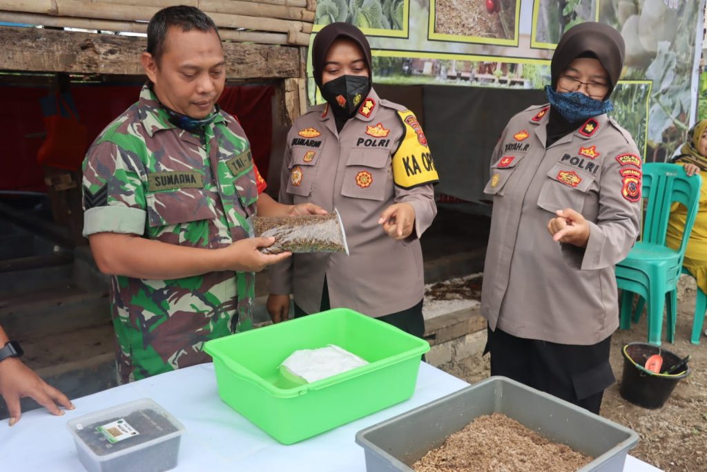 KAPOLRES SUBANG MENGUNJUNGI SAUNG KREATIF SUBANG