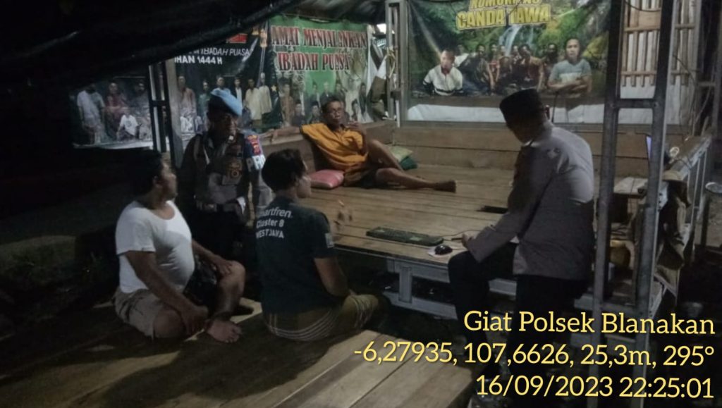 UNIT QR PATROLI PREVENTIF POLSEK BLANAKAN KONTROL KEGIATAN SISKAMLING DAN SAMBANGI PEMUKIMAN WARGA UNTUK MENJAGA KONDUSIFITAS KAMTIBMAS.